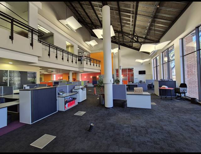 3,888M² OFFICE FOR SALE IN LONGMEADOW